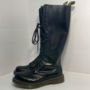 Dr Martens 1B60 Smooth 20-eye Zipper Tall boots black leather size 9